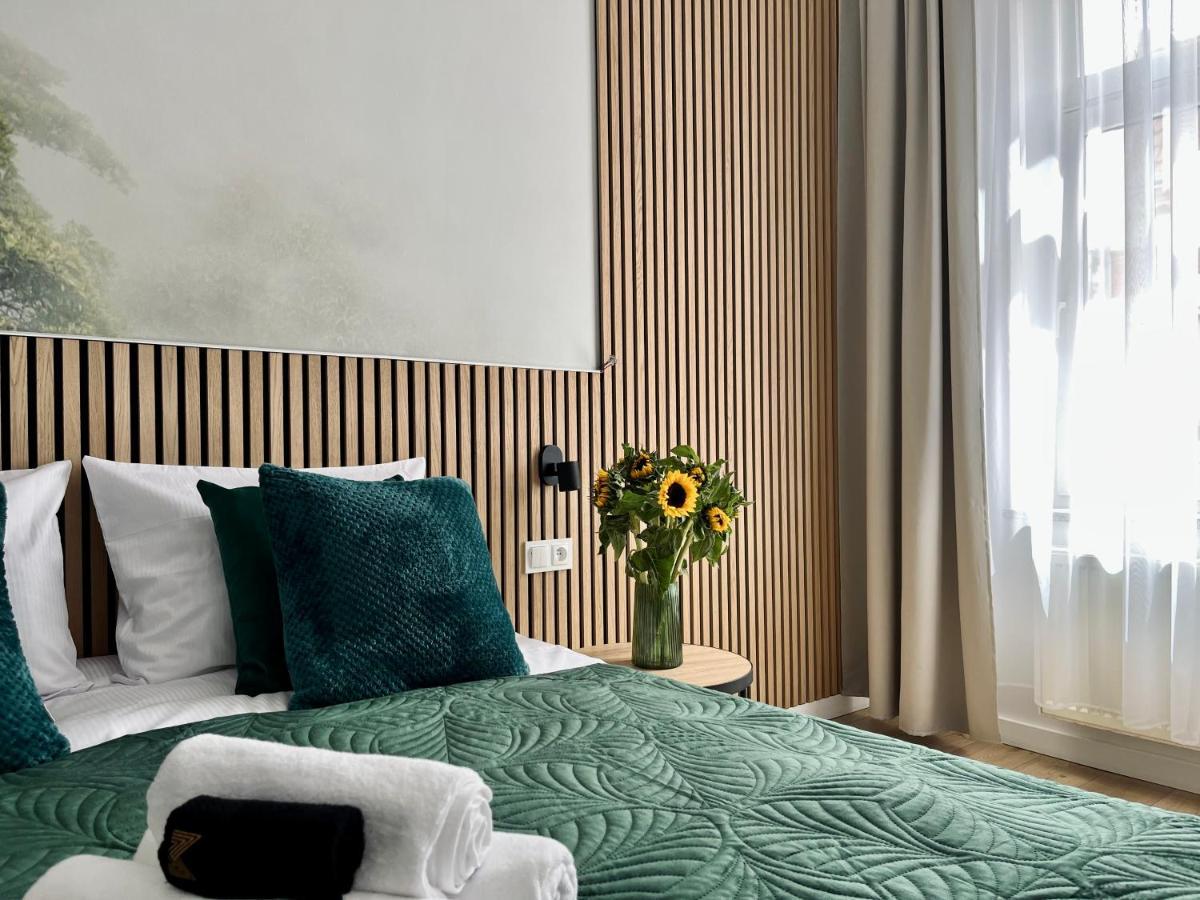 Luna Apartments Еленя-Гура Экстерьер фото