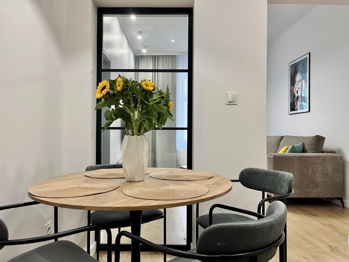 Luna Apartments Еленя-Гура Экстерьер фото