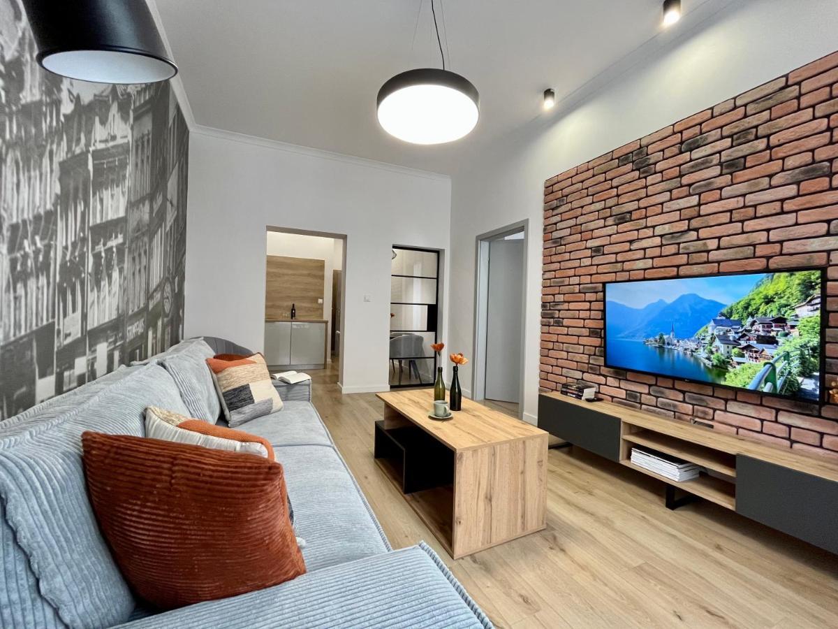 Luna Apartments Еленя-Гура Экстерьер фото