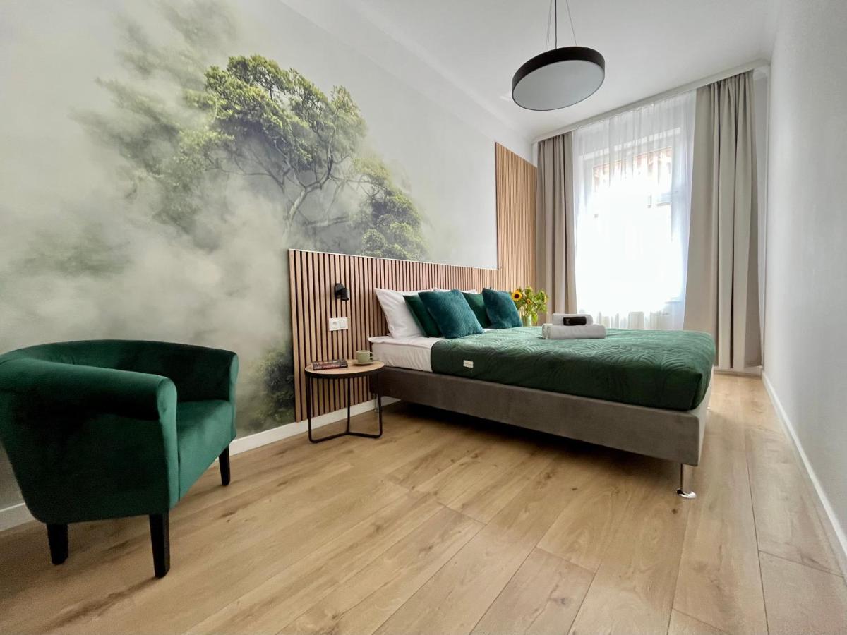 Luna Apartments Еленя-Гура Экстерьер фото