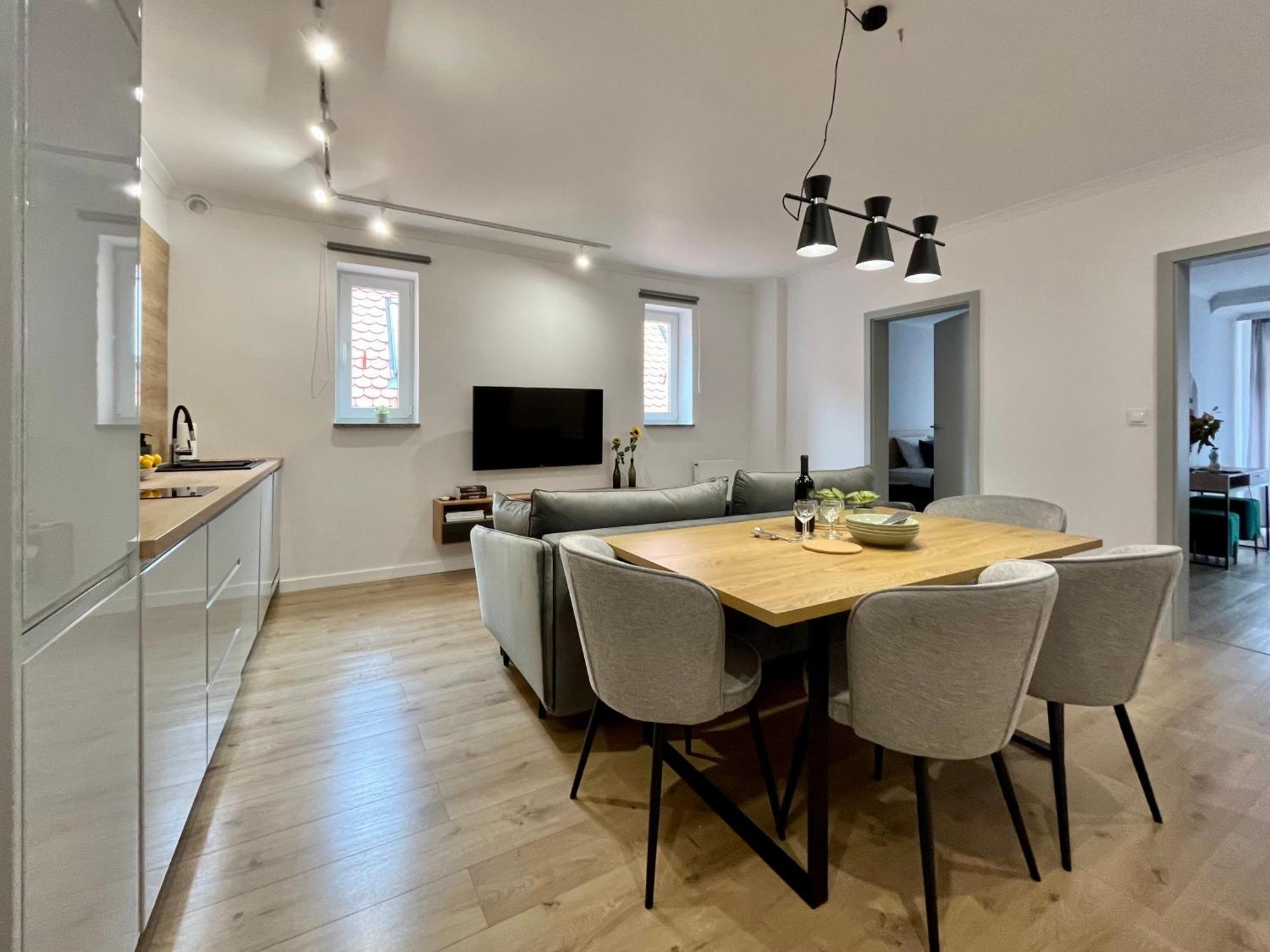 Luna Apartments Еленя-Гура Экстерьер фото